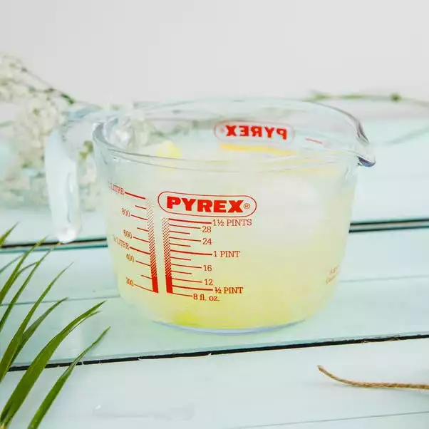 Pyrex 1 Litre Measuring Jug 4 Pyrex 1 Litre Measuring Jug - Image 2
