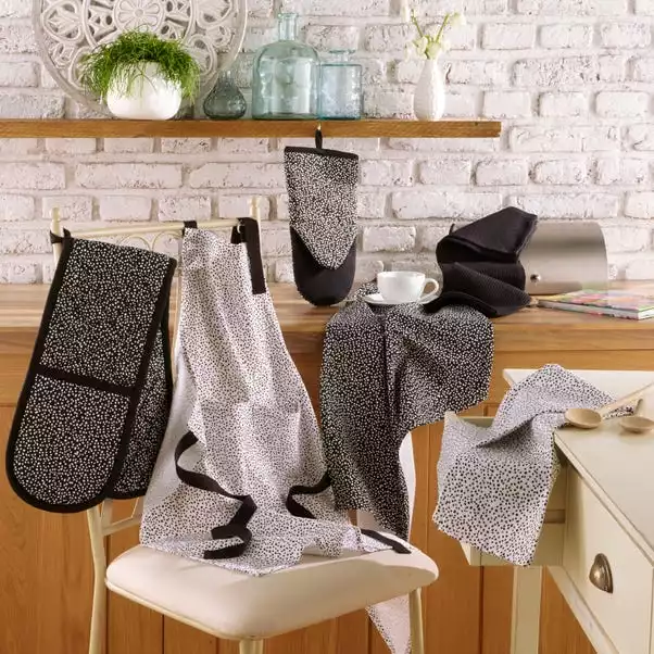 Dunelm Set Of 3 Dottie Tea Towels 4 Dunelm Set Of 3 Dottie Tea Towels - Image 2